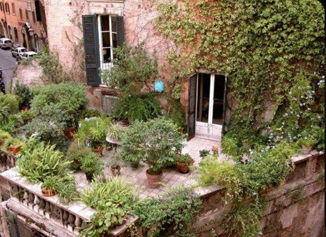 Aménager un balcon parisien; s'inspirer des balcons de Rome.
